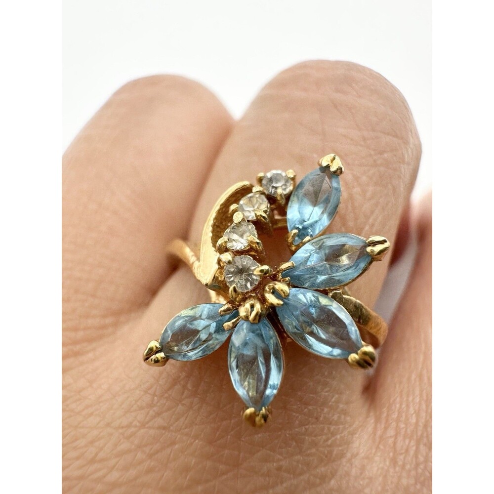 Vintage Blue Crystal Floral Cocktail Ring Gold Tone Size 6